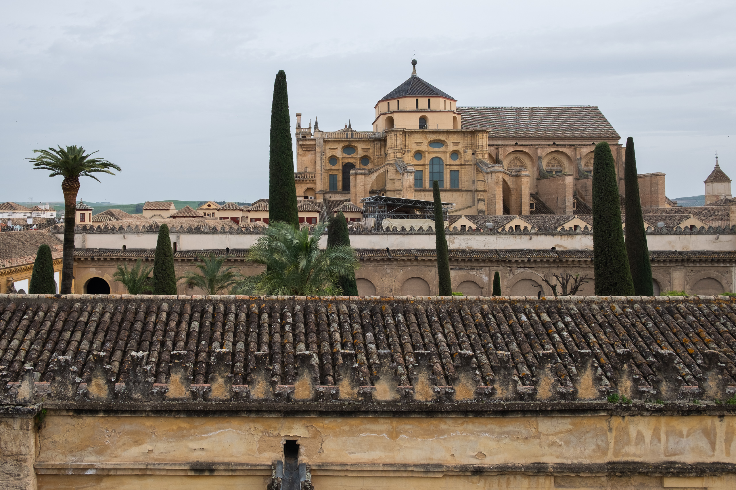 Blick auf die Mezquita von den Alcázar-Gärten